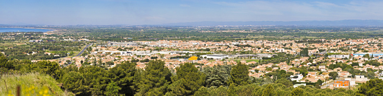 Auf dem Mount St. Loup -
                                          ein alter Vulkan zwischen Agde
                                          und Cape d'Agde bei Beziers,
                                          Languedoc, Sdfrankreich