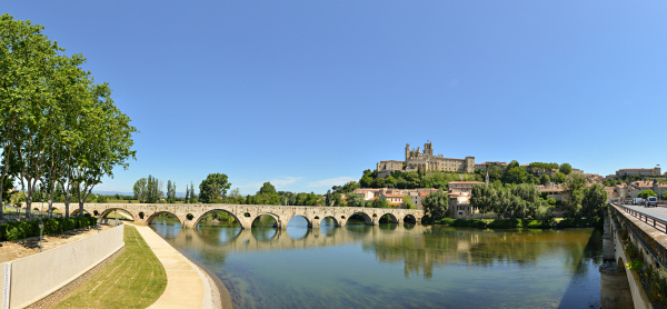 Pont Vieux und
                                            Kathedrale Saint Nazaire