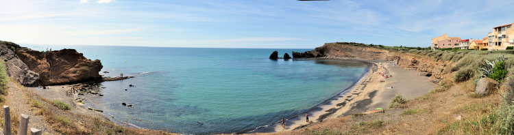 Blick auf den schwarzen
                                          Strand von Cape Agde