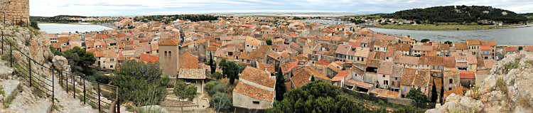 Blick von der Burg auf
                                          Gruissan