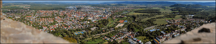 Blick von der
                                          Wilhelmswacht des Hohentwiels
                                          auf Singen und Bodensee